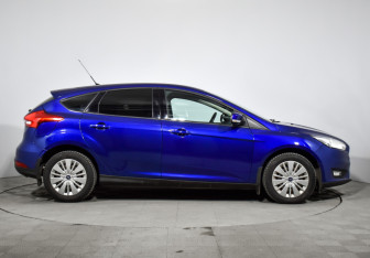 Подержанный автомобиль Ford Focus Hatchback 2015 года (4 фото)