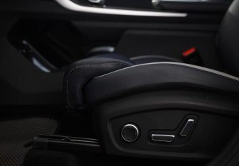 Подержанный автомобиль Geely Atlas 2024 года (21 фото)