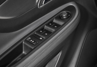 Подержанный автомобиль Opel Mokka 2012 года (10 фото)