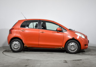 Подержанный автомобиль Toyota Yaris Hatchback 2006 года (4 фото)