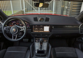 Подержанный автомобиль Porsche Cayenne 2022 года (12 фото)