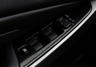 Подержанный автомобиль Mazda CX-7 2011 года (16 фото)