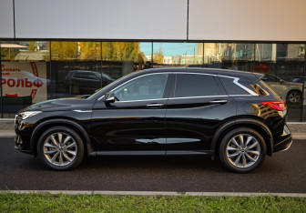 Подержанный автомобиль Infiniti QX50 2018 года (8 фото)