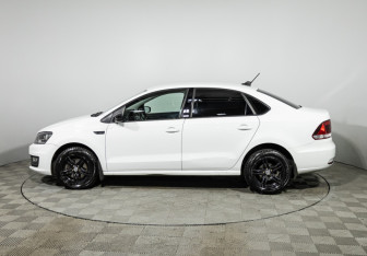 Подержанный автомобиль Volkswagen Polo Sedan 2017 года (8 фото)