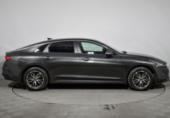 Подержанный автомобиль Kia K5 2022 года (4 фото)