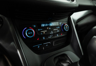 Подержанный автомобиль Ford Kuga 2018 года (17 фото)