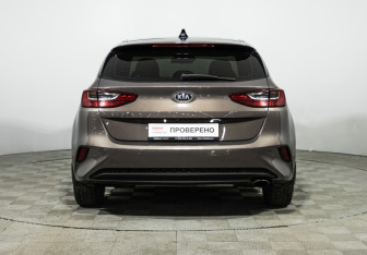 Подержанный автомобиль Kia Ceed Hatchback 2018 года (6 фото)