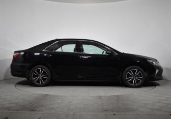Подержанный автомобиль Toyota Camry Sedan 2017 года (4 фото)