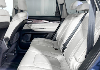 Подержанный автомобиль Exeed VX 2022 года (13 фото)