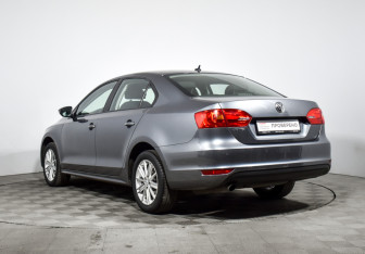Подержанный автомобиль Volkswagen Jetta Sedan 2014 года (7 фото)