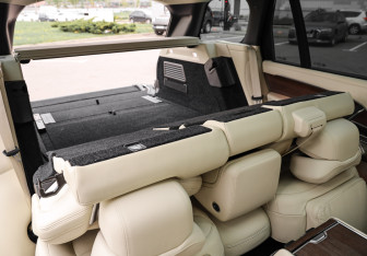 Подержанный автомобиль Land Rover Range Rover 2023 года (35 фото)