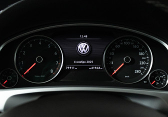 Подержанный автомобиль Volkswagen Touareg 2014 года (12 фото)