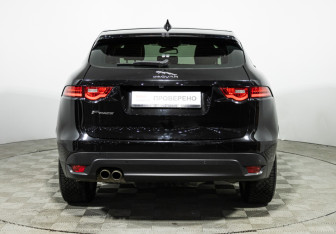 Подержанный автомобиль Jaguar F-Pace 2017 года (6 фото)