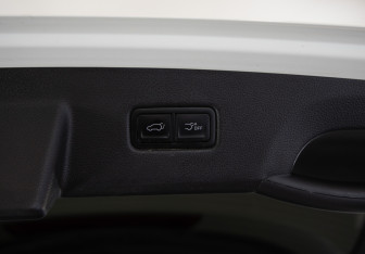 Подержанный автомобиль Kia Carnival 2022 года (32 фото)