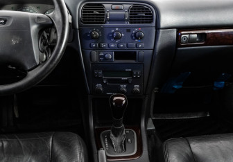 Подержанный автомобиль Volvo S40 2001 года (12 фото)