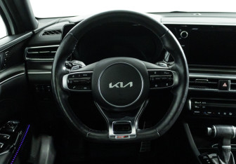 Подержанный автомобиль Kia K5 2022 года (35 фото)