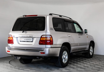 Подержанный автомобиль Toyota Land Cruiser Suv 1999 года (5 фото)