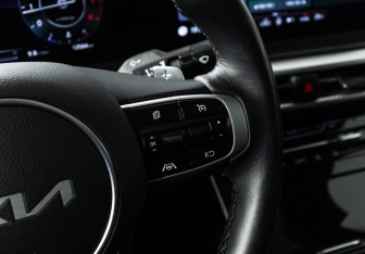 Подержанный автомобиль Kia K5 2022 года (25 фото)