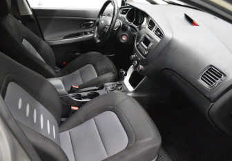 Подержанный автомобиль Kia Ceed Hatchback 2015 года (12 фото)