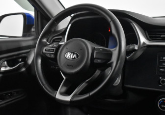 Подержанный автомобиль Kia Rio Hatchback 2021 года (15 фото)