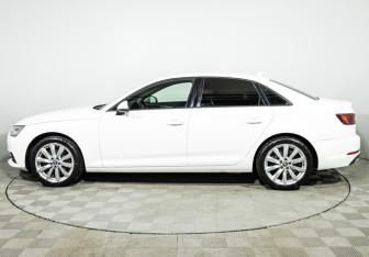 Подержанный автомобиль Audi A4 Sedan 2019 года (8 фото)