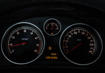 Подержанный автомобиль Opel Astra Hatchback 2010 года (20 фото)