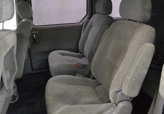 Подержанный автомобиль Kia Carnival 2004 года (9 фото)