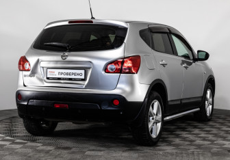 Подержанный автомобиль Nissan Qashqai 2008 года (5 фото)