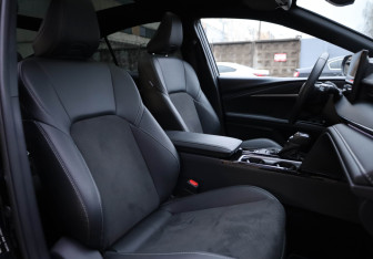 Подержанный автомобиль Toyota Camry Sedan 2024 года (11 фото)