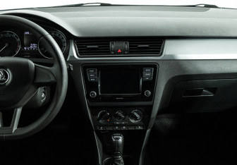 Подержанный автомобиль Skoda Rapid Liftback 2018 года (14 фото)