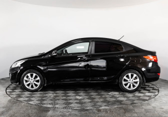 Подержанный автомобиль Hyundai Solaris Sedan 2011 года (8 фото)