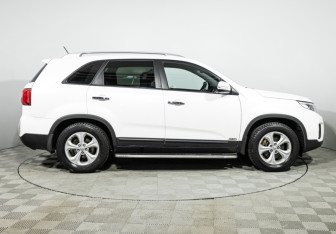 Подержанный автомобиль Kia Sorento 2016 года (4 фото)