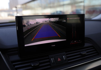 Подержанный автомобиль Audi Q5 2022 года (14 фото)