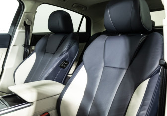 Подержанный автомобиль Hongqi H5 2022 года (17 фото)