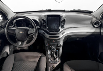 Подержанный автомобиль Chevrolet Orlando 2011 года (15 фото)