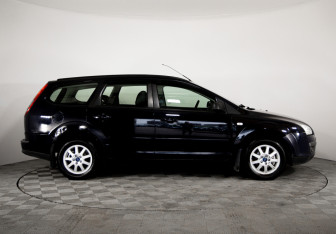 Подержанный автомобиль Ford Focus Wagon 2005 года (4 фото)
