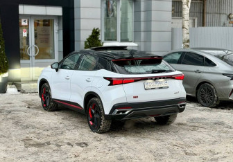 Подержанный автомобиль Omoda C5 2023 года (6 фото)