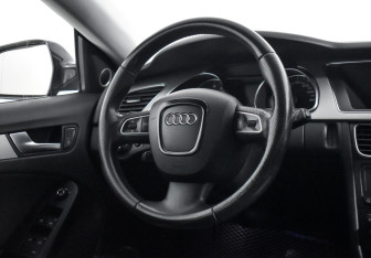Подержанный автомобиль Audi A5 Liftback 2009 года (16 фото)