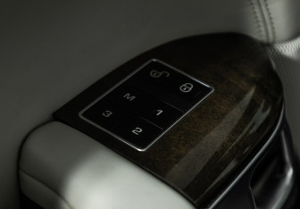 Подержанный автомобиль Land Rover Range Rover 2014 года (28 фото)