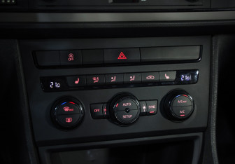 Подержанный автомобиль SEAT Leon Hatchback 2013 года (14 фото)