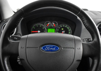 Подержанный автомобиль Ford Fusion 2008 года (17 фото)