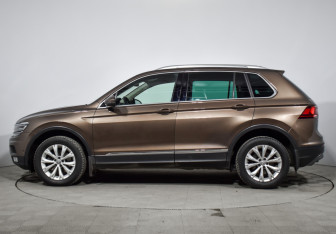 Подержанный автомобиль Volkswagen Tiguan 2016 года (8 фото)