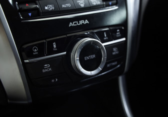 Подержанный автомобиль Acura TLX 2014 года (17 фото)