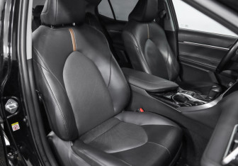 Подержанный автомобиль Toyota Camry Sedan 2018 года (24 фото)