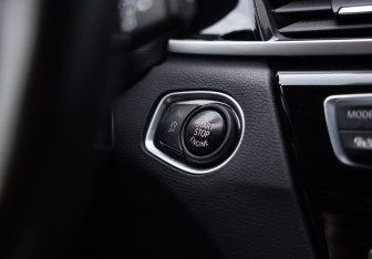 Подержанный автомобиль BMW X1 2020 года (19 фото)