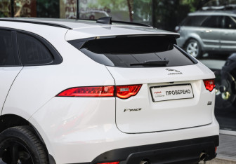 Подержанный автомобиль Jaguar F-Pace 2020 года (12 фото)