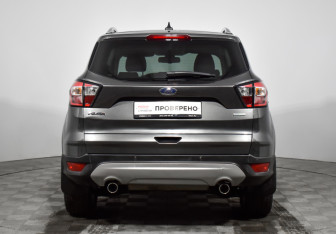 Подержанный автомобиль Ford Kuga 2017 года (5 фото)