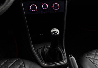 Подержанный автомобиль Volkswagen Polo Sedan 2011 года (11 фото)