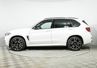 Подержанный автомобиль BMW X5 2017 года (8 фото)