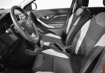 Подержанный автомобиль LADA (ВАЗ) XRAY 2017 года (10 фото)